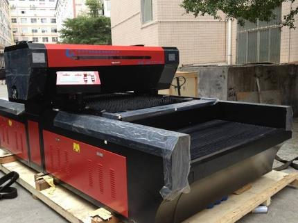 激光刀模加工設(shè)備.jpg 激光刀模加工設(shè)備.jpg